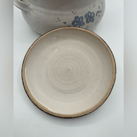 Vintage Hand Thrown Ceramic Casserole Pot, Signed 1994, 9” - Picture 4 of 8